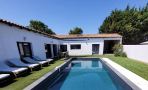 Maison de famille Entre bois et sel avec piscine privée chauffée